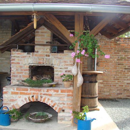 Country House Tunjina Kuca Stara Kapela Pension Pavlovci Buitenkant foto